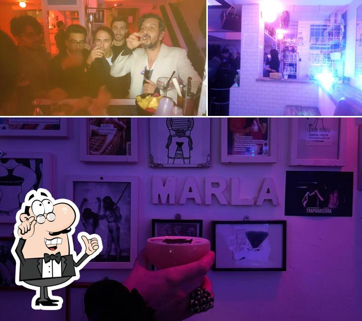 La foto della interni e bancone da bar di Marla Music Bar