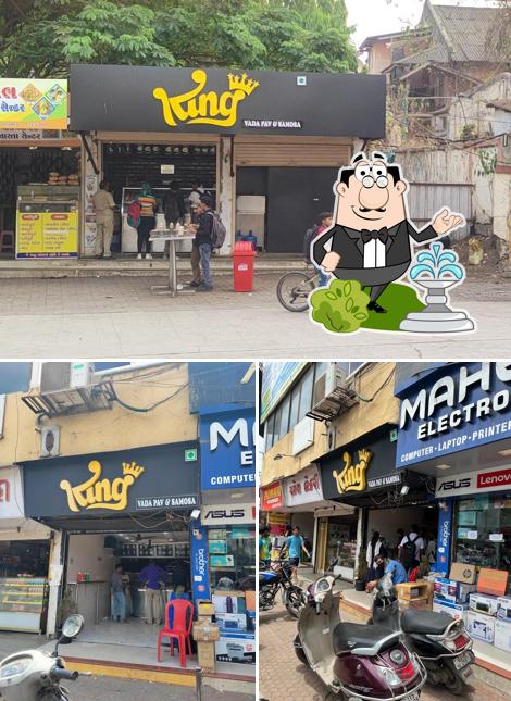 The exterior of King Vadapav & Samosa Tithal Road