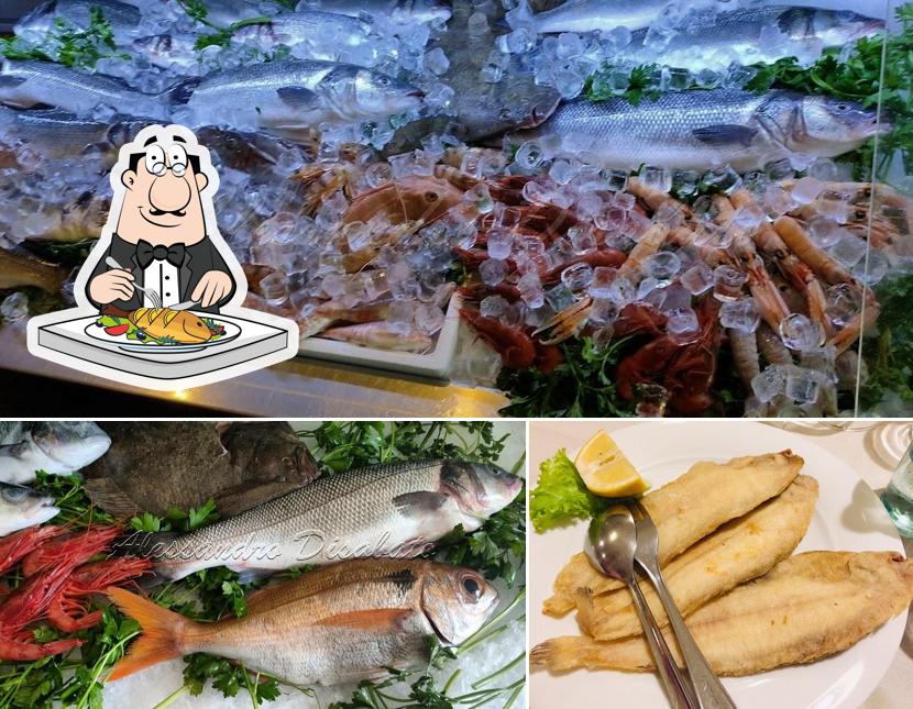 Prenditi i piatti di pesce a La Cambusa