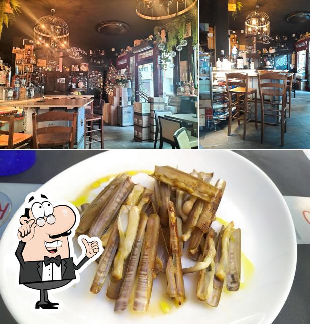La immagine di interni e cibo da Osteria Sconta