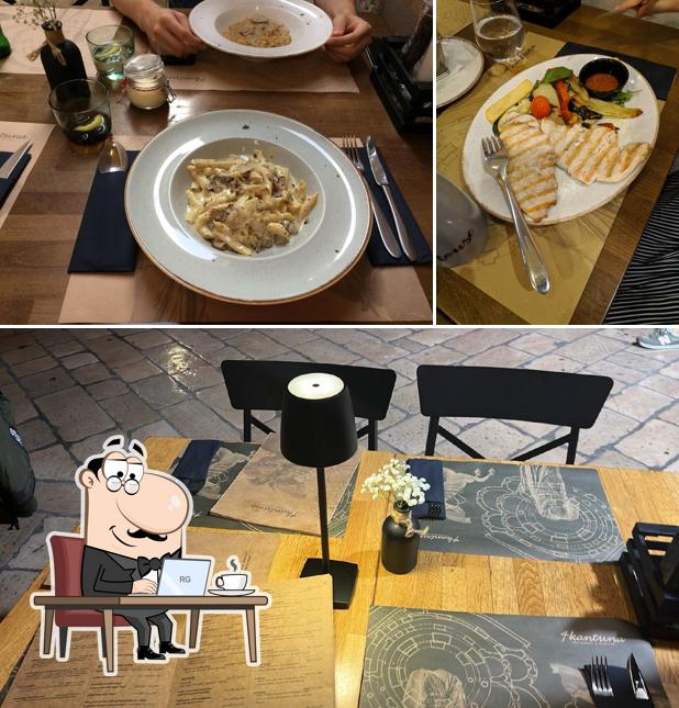 Gli interni di Restoran 4 Kantuna