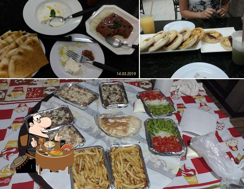 Confira a foto ilustrando comida e mesa de jantar no Beduínos Comida Árabe