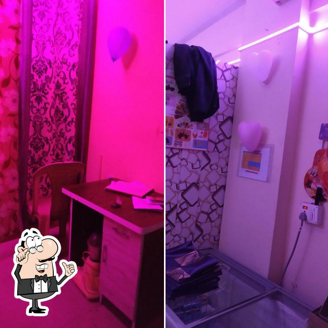 Check out how FRIENDS CORNER ICE CREAM PARLOUR looks inside