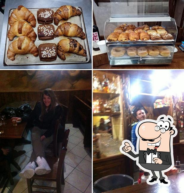 Questa è la immagine che mostra la interni e cibo di New Bar - Pub Charleston