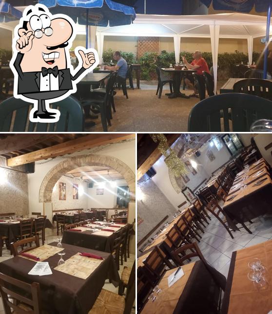 Gli interni di Pizzeria Senza Nome