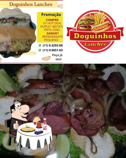 Deguste um dos hambúrgueres servidos no Doguinhos Lanches
