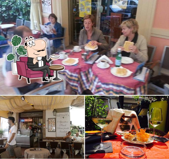 Siediti a un tavolo di Caffè Granduca