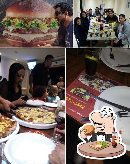 Experimente um hambúrguer no Estação Da Pizza