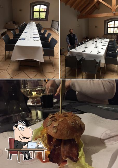 Questa è la foto che mostra la interni e cibo di Parco Bar