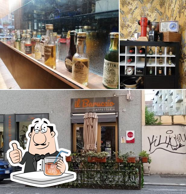 La bevanda e esterno del ristorante