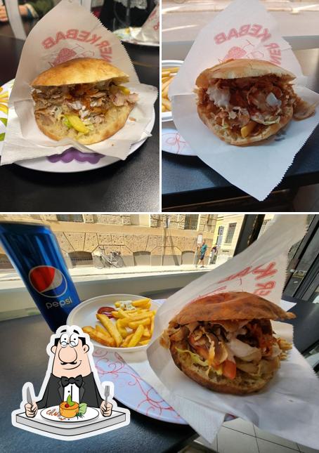 Panino con maiale stirato al Baba kebab
