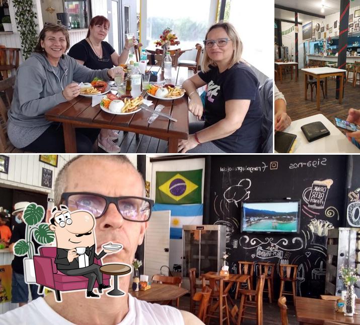 Veja imagens do interior do Frango Da Praia