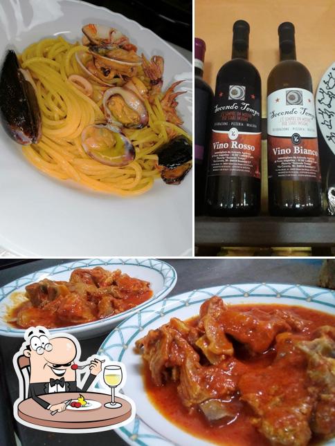 La foto di cibo e alcol da Pizzeria e ristorante vegano Secondo Tempo