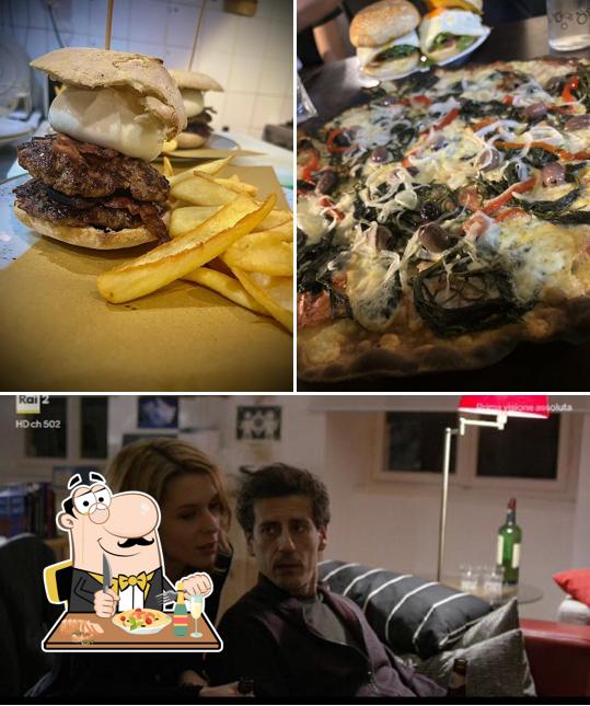 Tra le varie cose da La Porta Rossa si possono trovare la cibo e bevanda