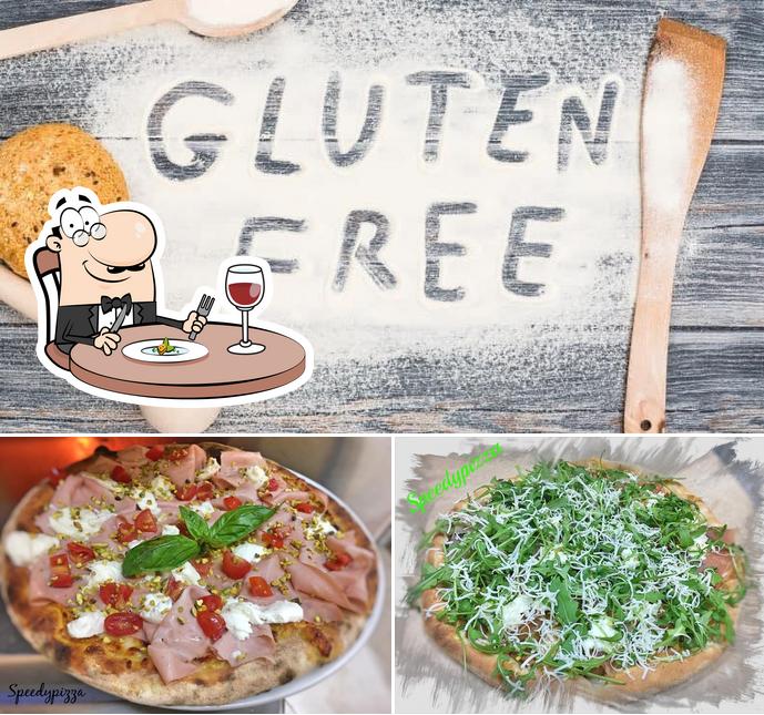 Tra le varie cose da Speedypizza si possono trovare la cibo e esterno