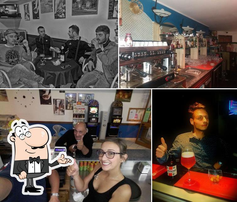 La interni e bancone da bar del ristorante