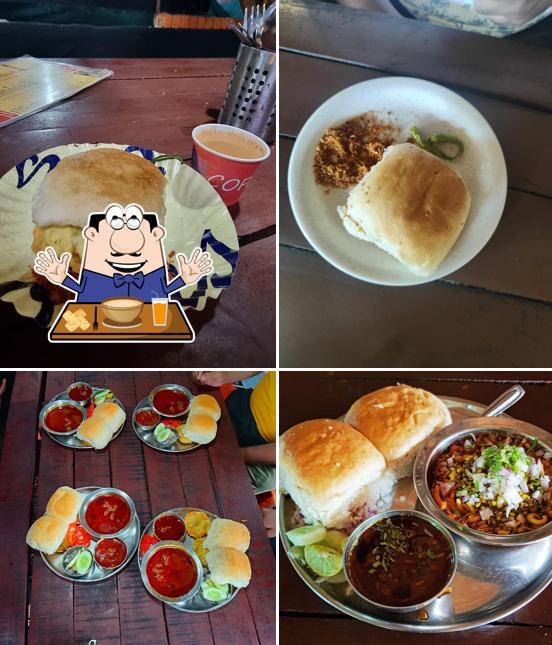 Vada pav at Joshi Wadewale