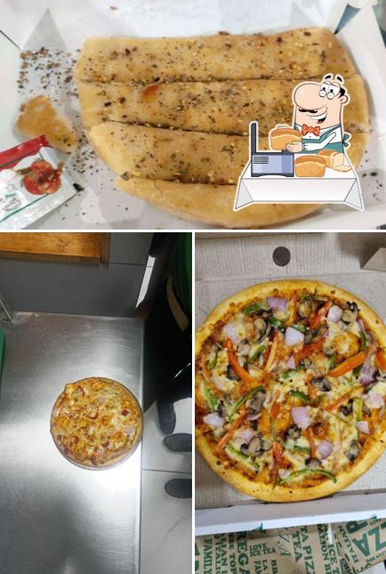 Garlic bread at La Pino’z Pizza