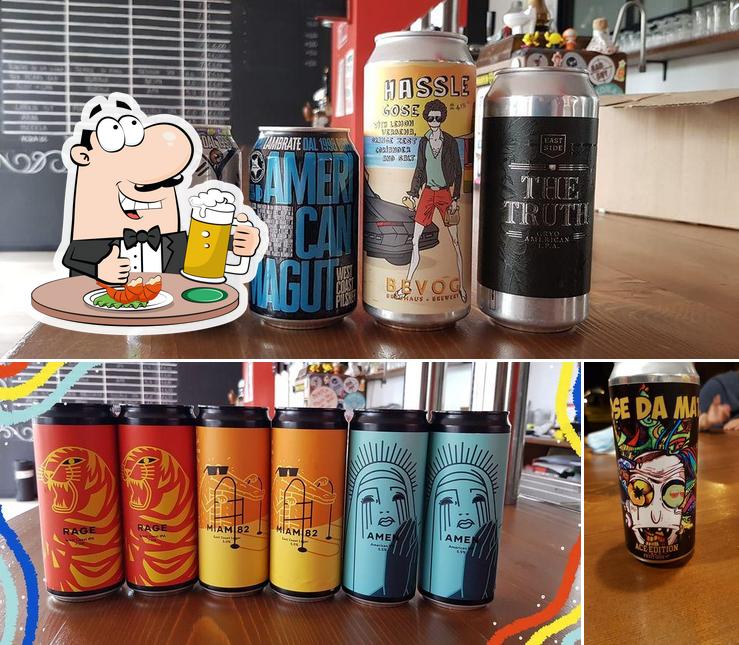 Puoi prenderti un rinfrescante bicchiere di birra chiara o scura