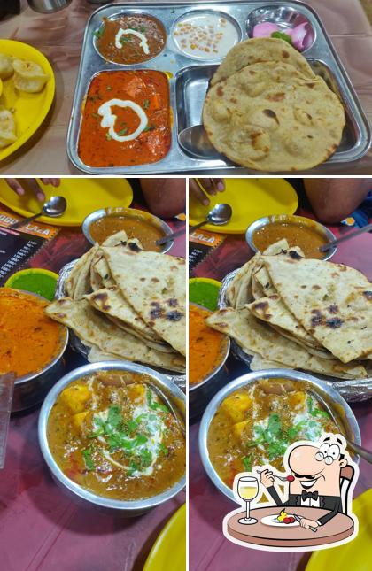 Food at HR 05 Food Plaza