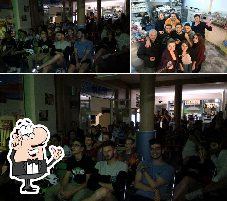 Dai un'occhiata agli interni di Fitness Cafè Clivio