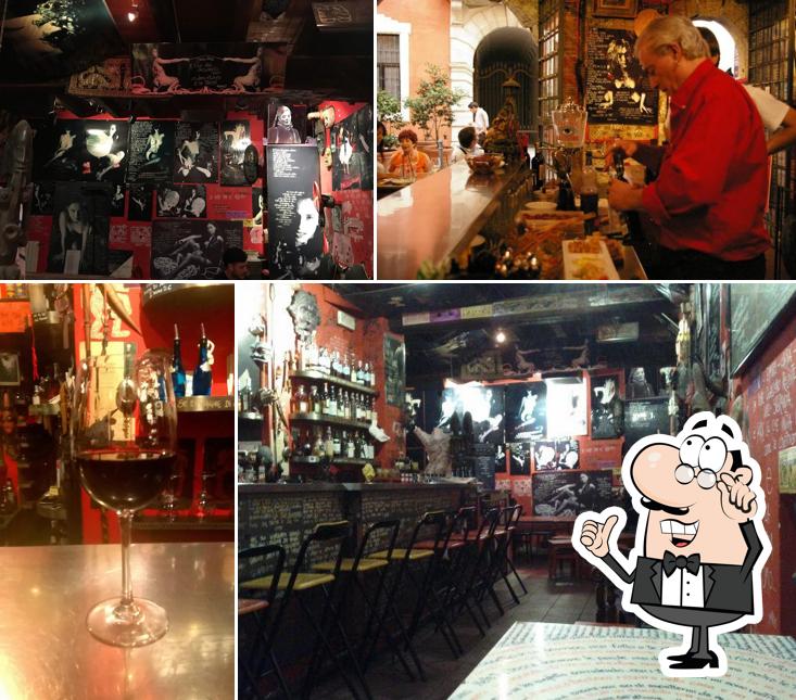 Dai un'occhiata agli interni di Bar Da Franco