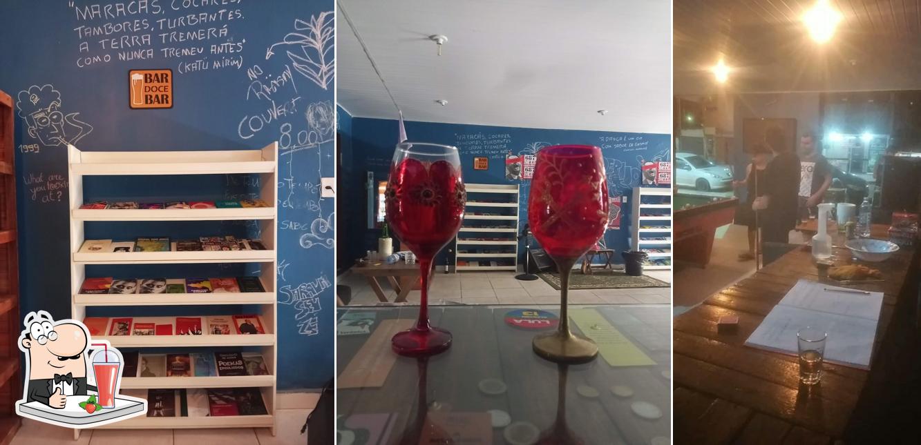 Desfrute de uma bebida no Esconderijo Bar e Livraria