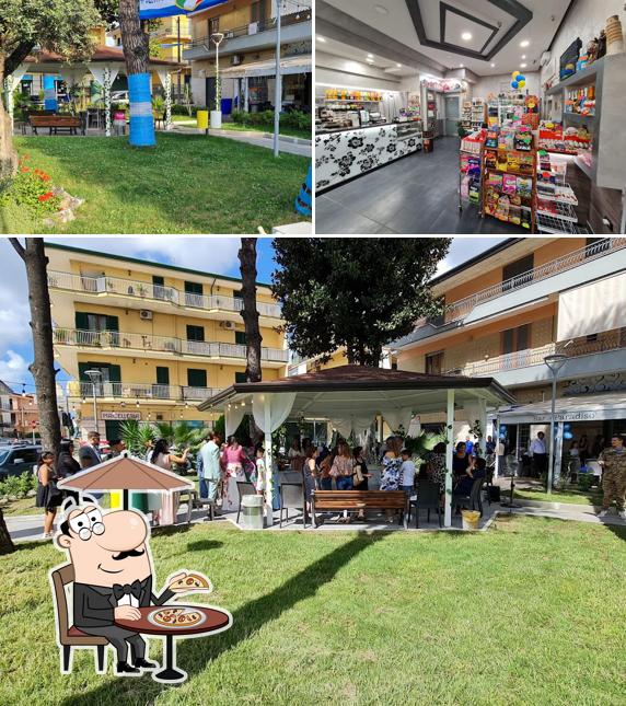 La esterno e cibo del ristorante