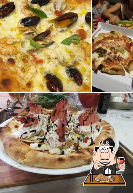 Prenditi una pizza a Pizzeria Rosticceria Noi Due
