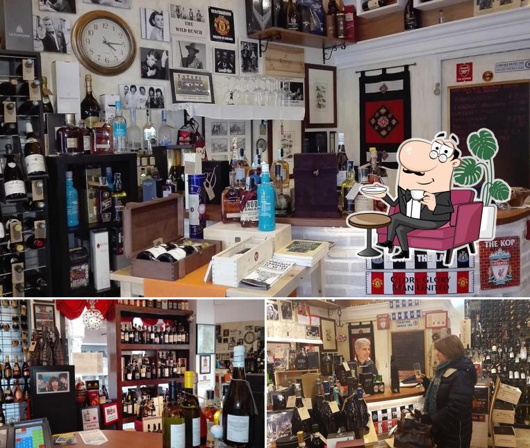 Gli interni di Enoteca La Rosa Purpurea