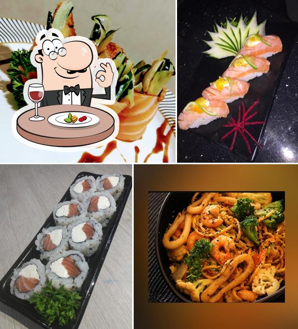 Comida em Gi Yakissoba e sushi