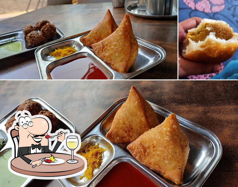 Meals at Patil Wade Wale