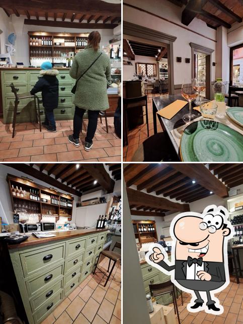 Dai un'occhiata agli interni di Chiacchiera Cantina