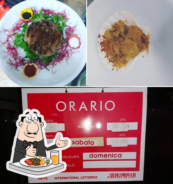 La immagine di cibo e interni da ROMAN BAR di nheri kamel