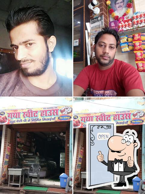 Look at this pic of New Gaya Sweet House
