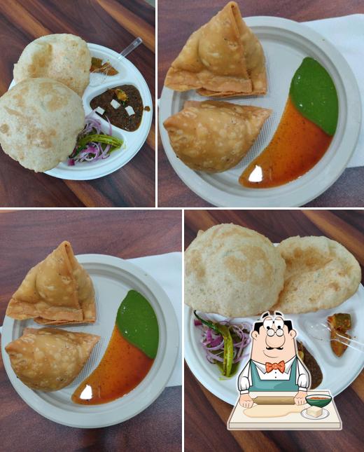 Samosa at Shri Radha Madhav