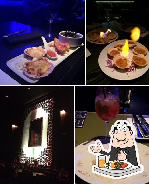 Comida em 300 Cosmo Dining Room