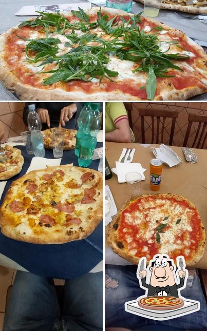 Ordina una pizza a Pizzeria Antipasteria Salvatore dal 1999