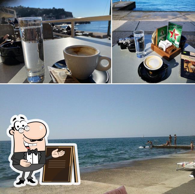 Goditi la vista dagli esterni di Caffe Teater