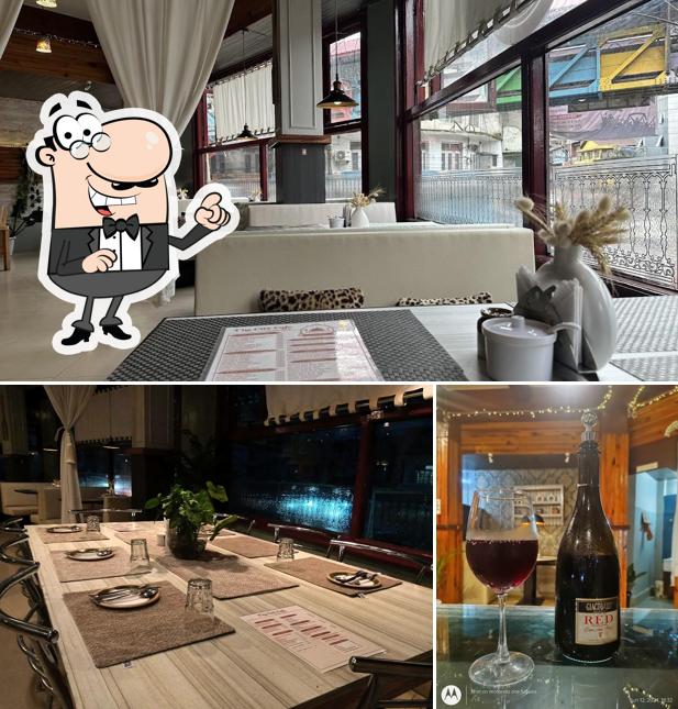 The photo of The City Cafe’s interior and food