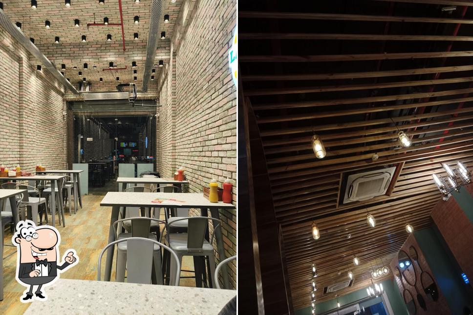Check out how La Milano Pizzeria looks inside