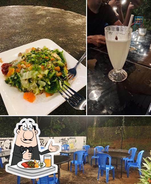 The image of food and interior at Cafe Camilo