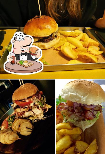 Prenditi un hamburger a Citylife Ristorante Pizzeria Pub