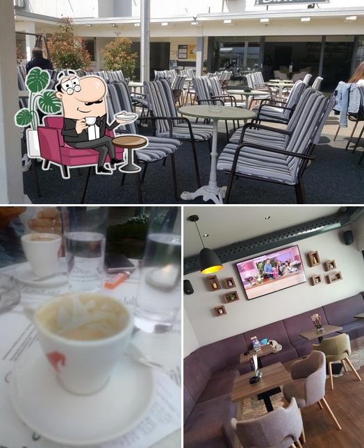 Dai un'occhiata agli interni di Caffe Bar Barbara