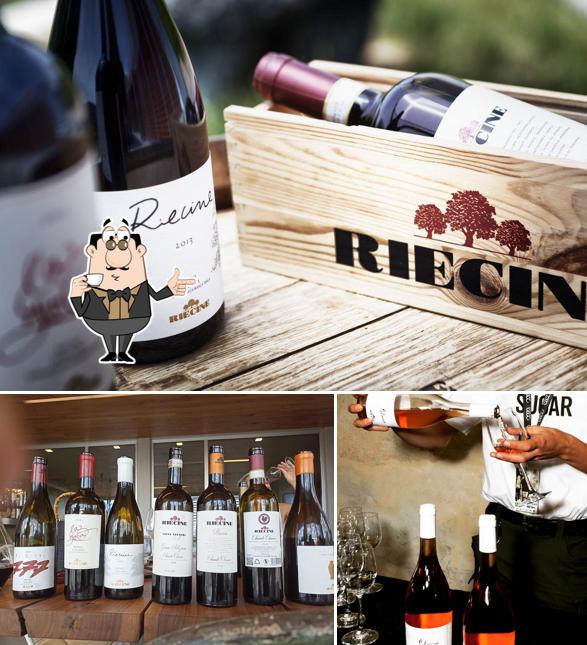 Goditi un drink a Riecine