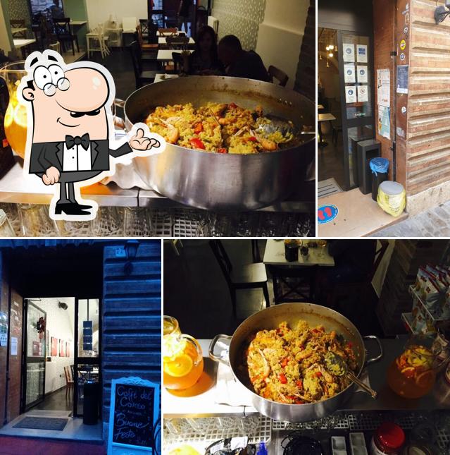 Siediti a un tavolo di Caffè Del Corso Vine Bar