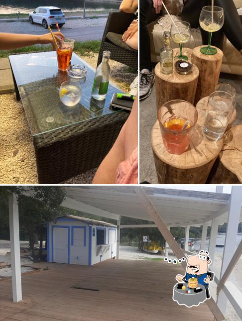La foto della cibo e esterno di Beach bar Soline