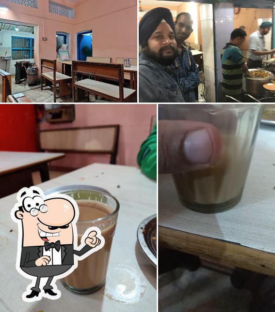 Sardarji Pakodewala is distinguished by interior and drink