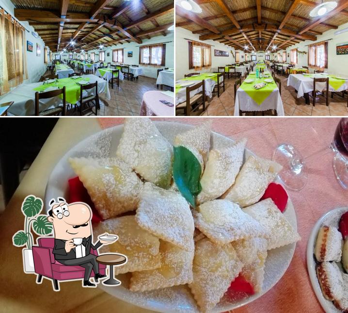 Tra le diverse cose da Trattoria Is Zuddas si possono trovare la interni e cibo