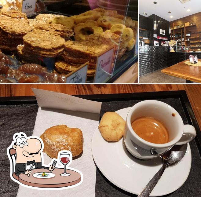 Tra le diverse cose da Bollani Milano 1930 si possono trovare la cibo e interni